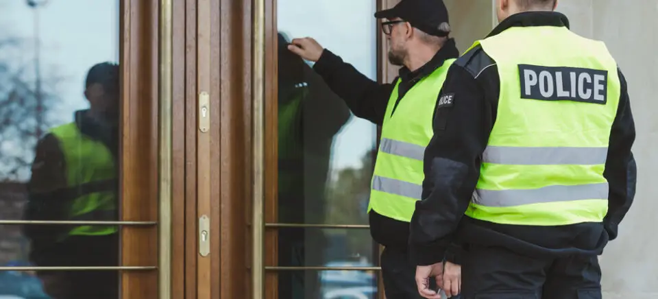 Can Police Look In Your House Windows? Can Police Look In Your House Windows?