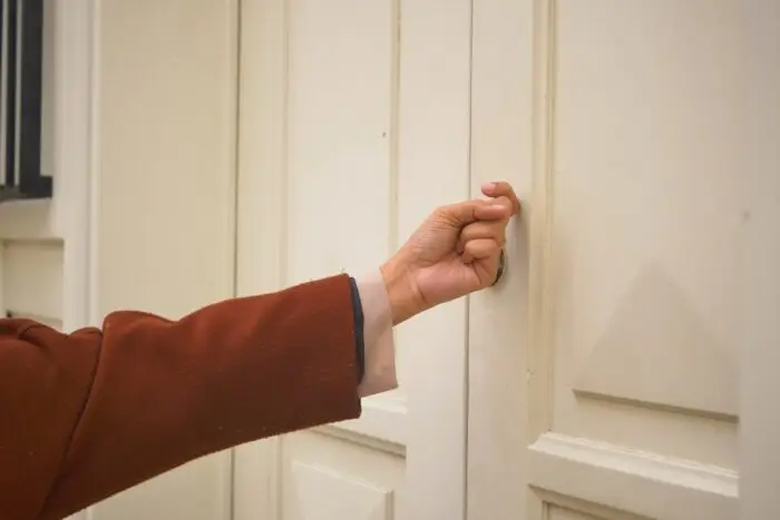 Do Sex Offenders Have To Notify Neighbors?