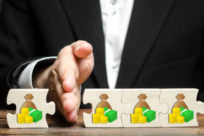 Is It Better To Be In Bonds Or Cash?