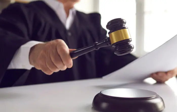 Can you be indicted without evidence?